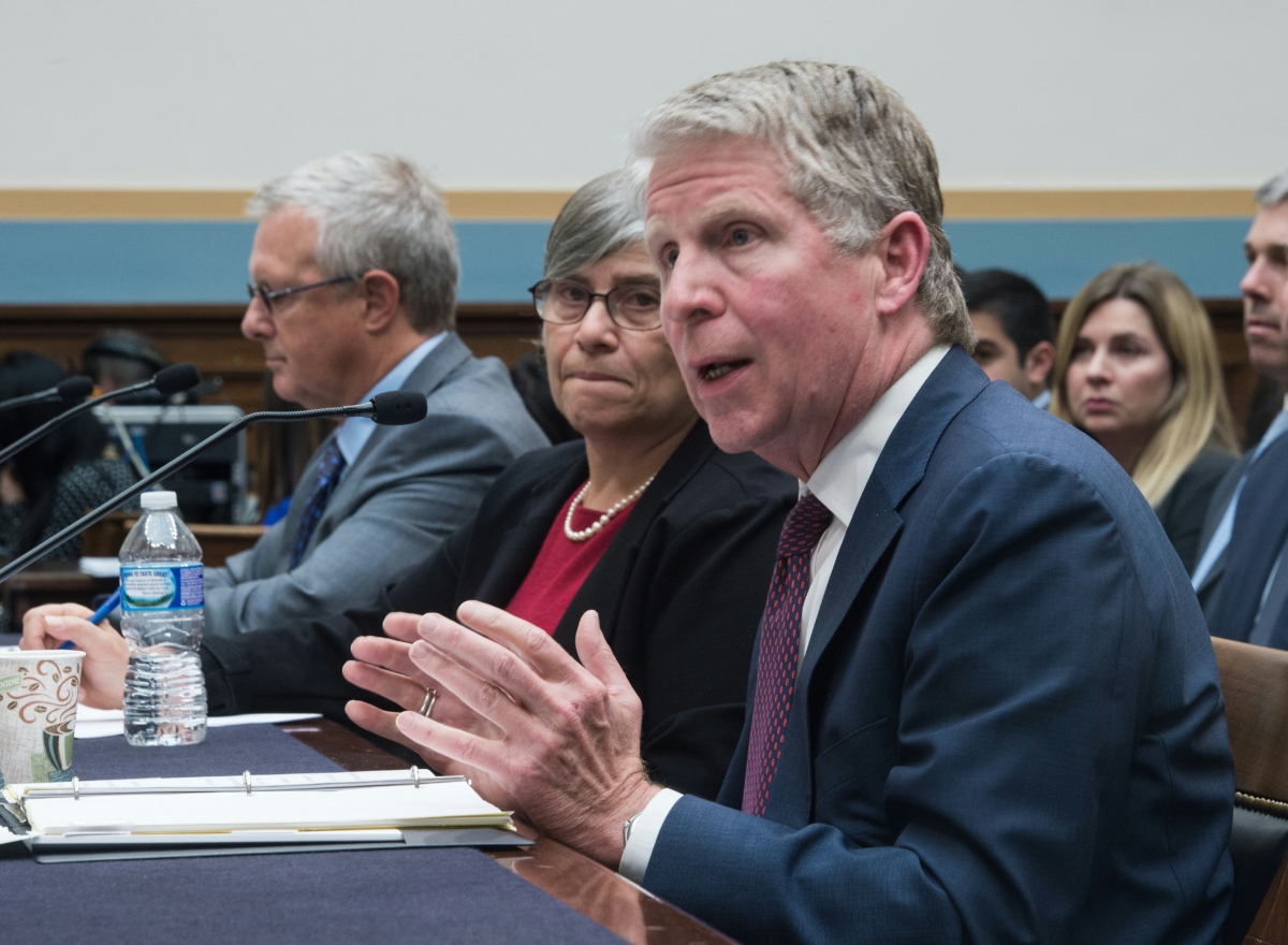 New York District Attorney Cyrus Vance Jr. (R) testifies before the House Judiciary Committee on Capitol Hill in Washington, DC, on March 1, 2016. (Nicholas Kamm/AFP/Getty Images)