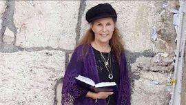 Woman Killed While Protecting Rabbi in Synagogue Shooting