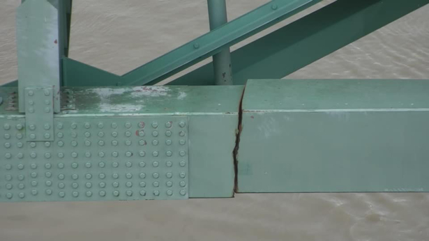 massive crack in metal truss of I-40 bridge