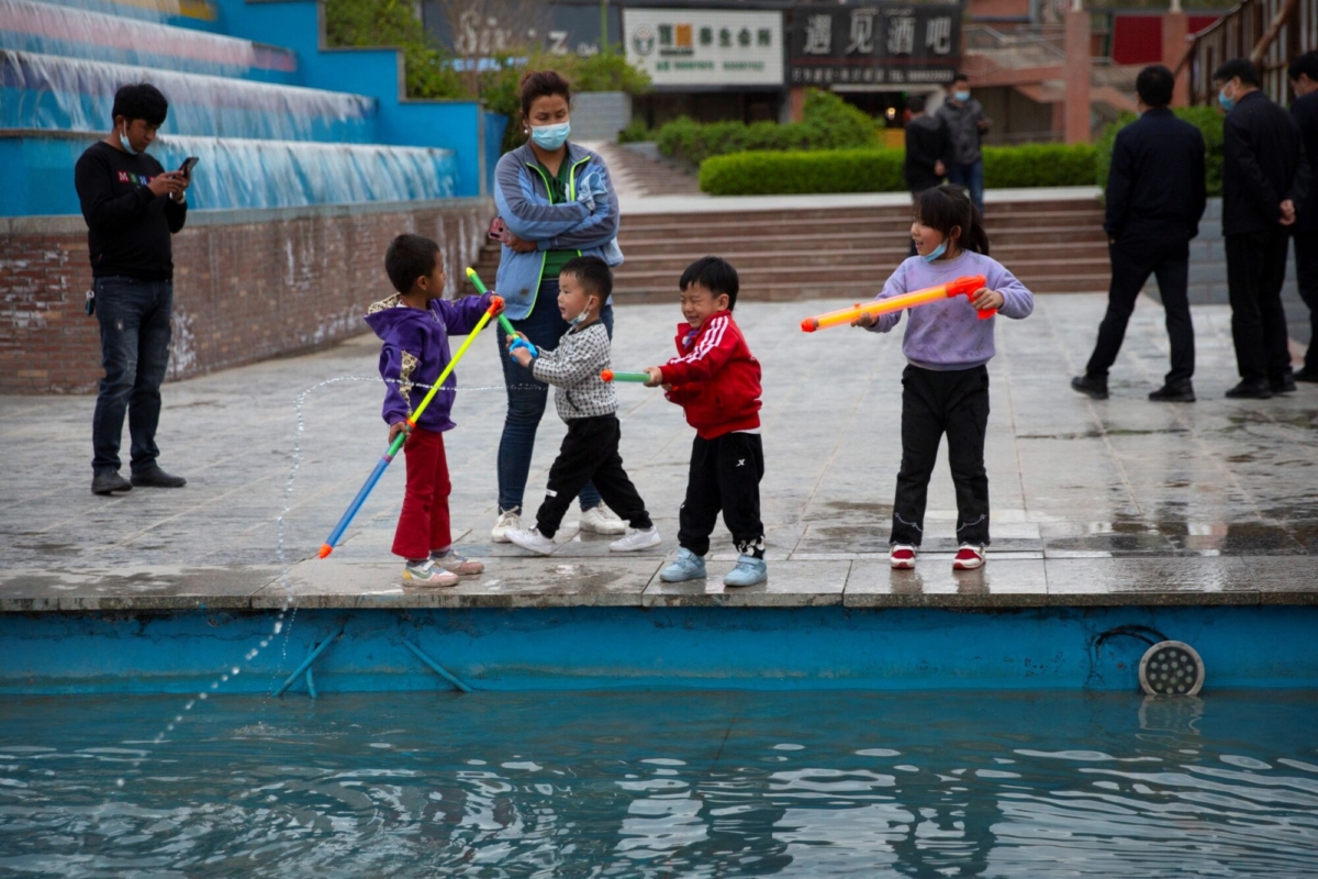 Children play in Xinjiang