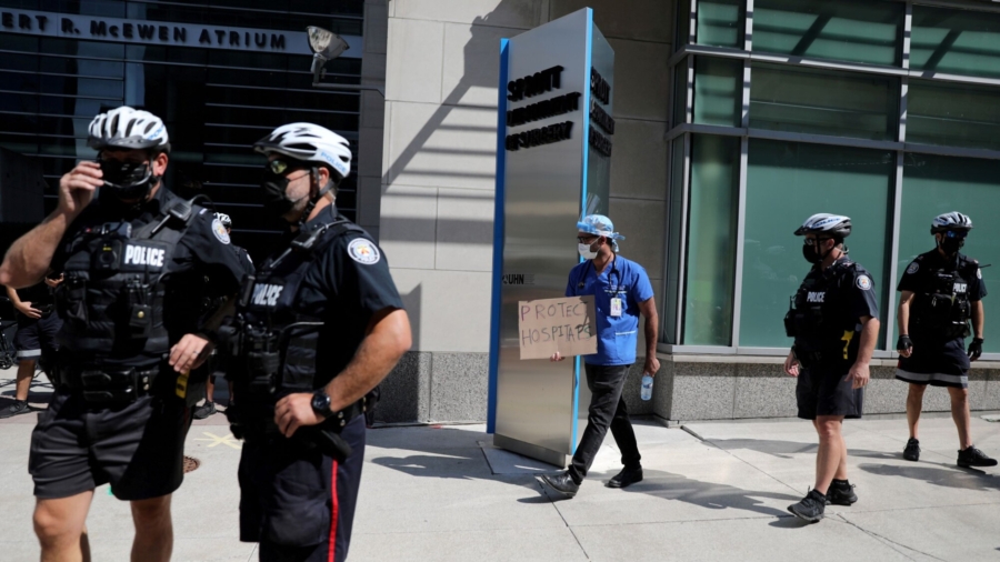 Toronto Says Police Not Vaccinated By Deadline Will Be Put on Unpaid Leave