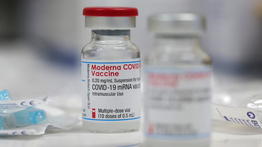 Moderna Recalls 764,900 COVID-19 Vaccine Doses After Contamination Found