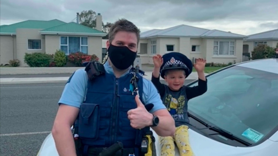 New Zealand Police Answer 4-Year-Old Boy’s Emergency Call, Confirm Toys Are Cool