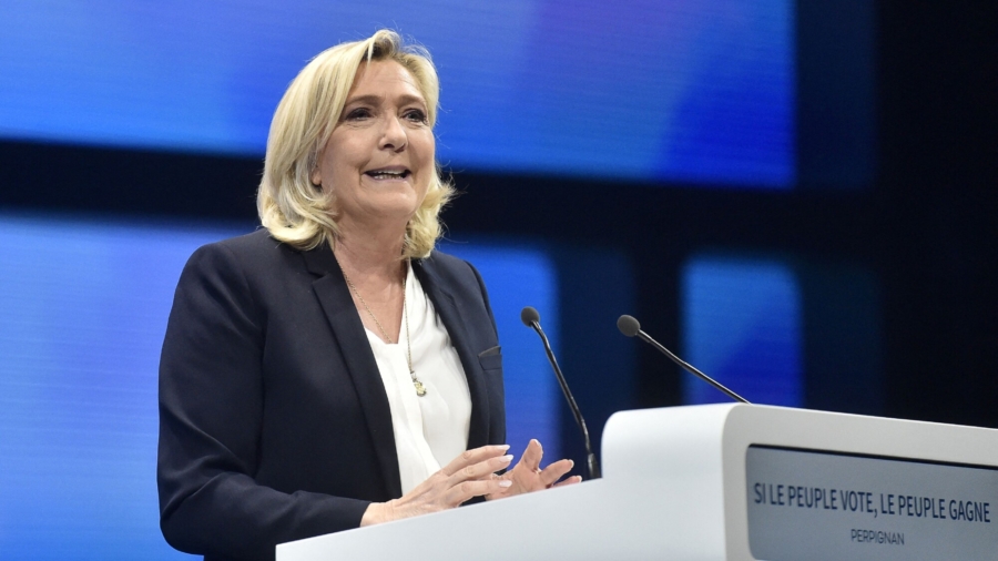 Le Pen Closes in on Macron Ahead of Vote