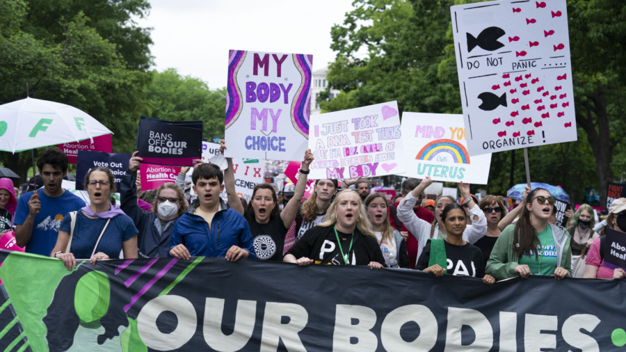 Thousands of Pro-Abortion Protesters March to the Supreme Court