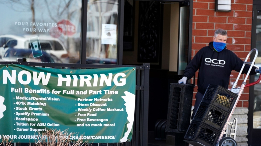 Fewer Americans Apply for Jobless Benefits Last Week