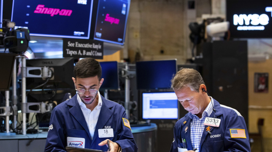 Wall Street Wobbles a Day After Tumbling Into Bear Market