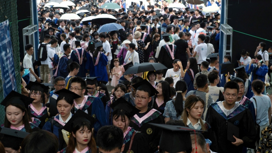 Record Numbers of Chinese Graduates Enter Worst Job Market in Decades